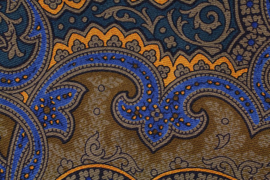 Vaas met delicate paisley ontwerpdetails. Vaas met delicate paisley ontwerpdetails.