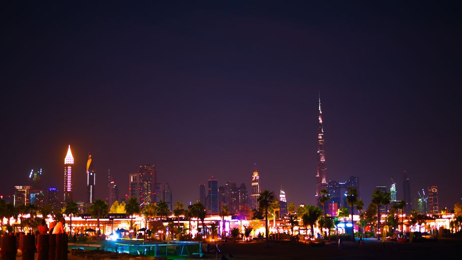 Dubai Marina canvasprint met glinsterende kerstversiering. Dubai Marina canvasprint met glinsterende kerstversiering.